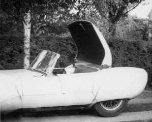 The top could be opened to allow the driver to step inside.